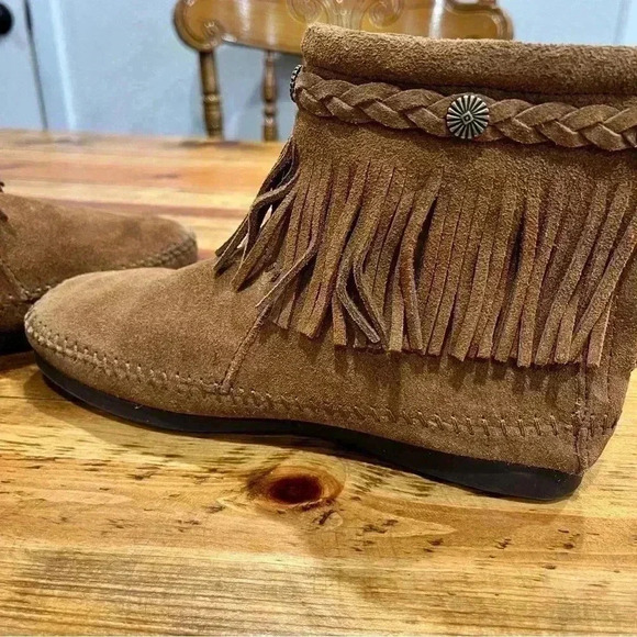 Minnetonka High Top Back Zip Boot Brown Suede womens - Picture 5 of 9